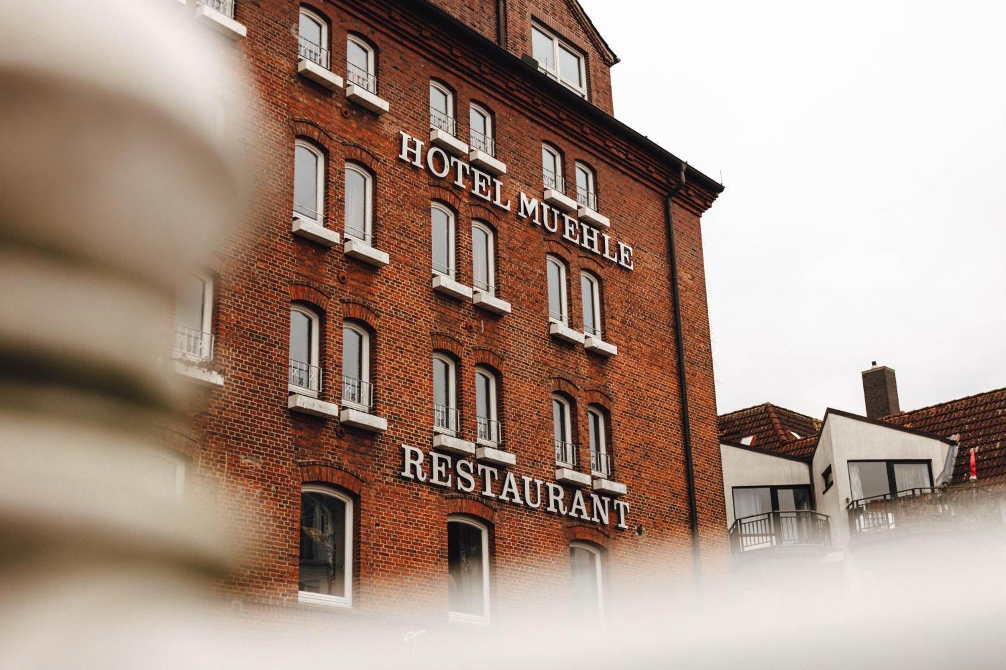 Zur Muehle - Hotel Am Fleth Букстехуде Экстерьер фото