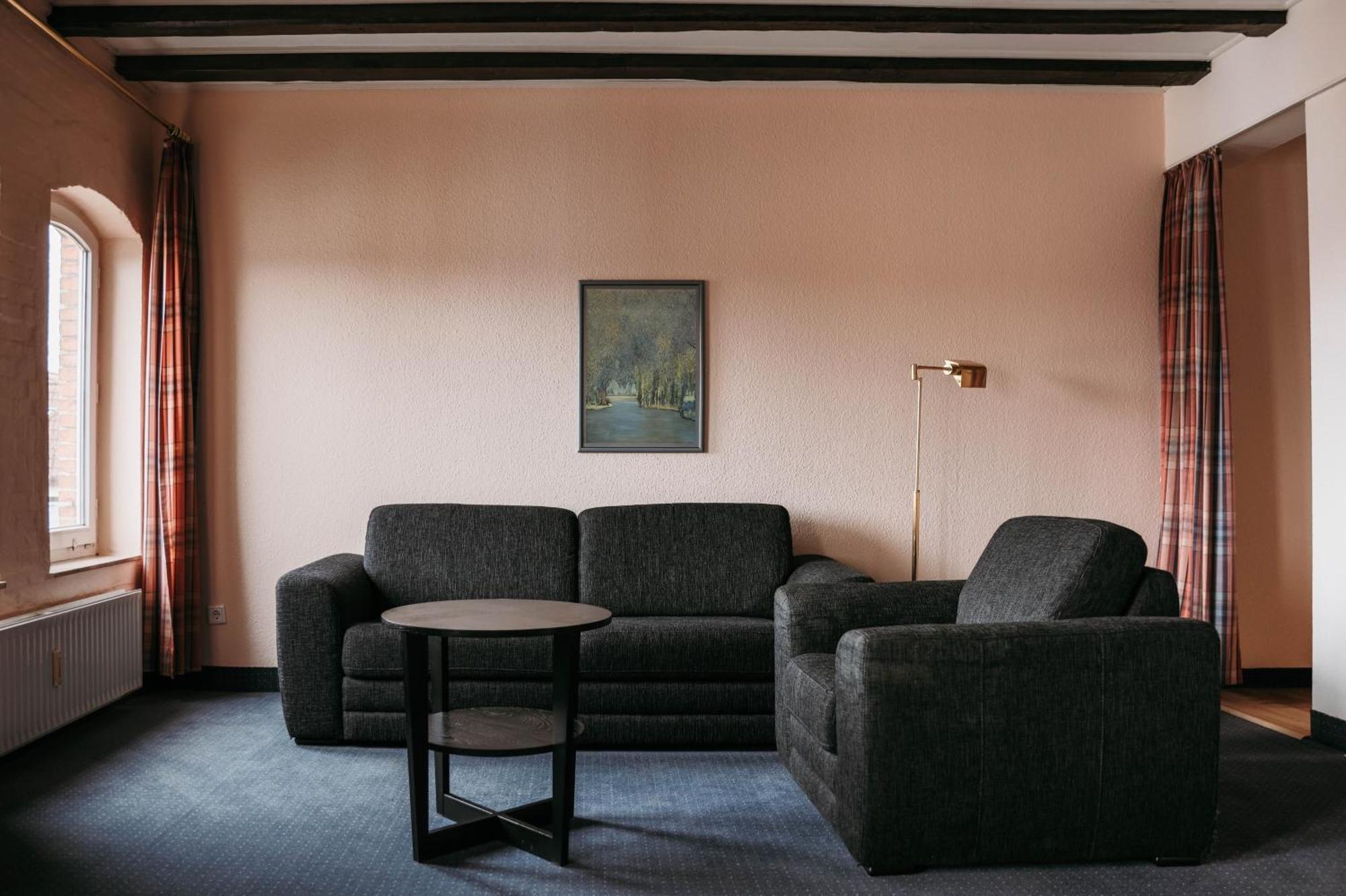 Zur Muehle - Hotel Am Fleth Букстехуде Экстерьер фото